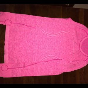 Long sleeved Lululemon shirt with thumb holes.